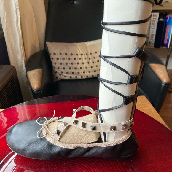 NEW Valentino Rockstud Lace-Up Ballet Flats Size 7/37 - Picture 3 of 4